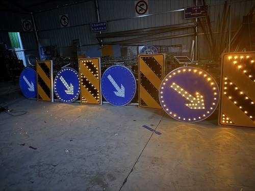 济南济南河南太阳能自发光交通路标牌厂家